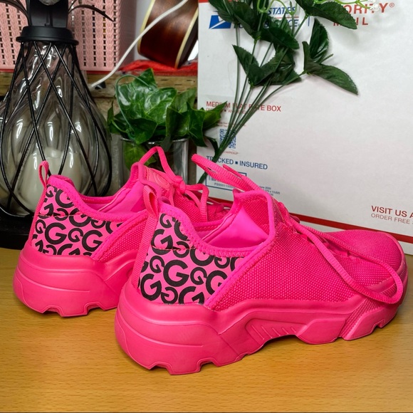 NEW Guess Women’s Hot Pink ‘GGHRISLY-R’ Low Top Running Sneakers - Picture 5 of 7